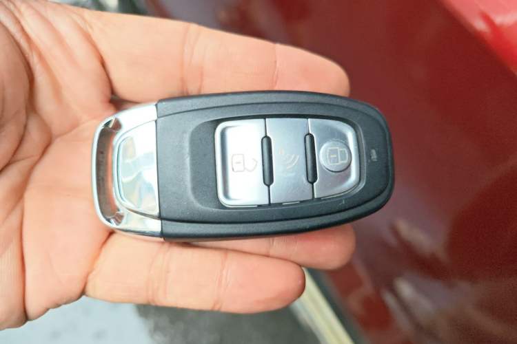 Used Bestune X80 2013 2.0L automatic luxury version Vehicle Key
