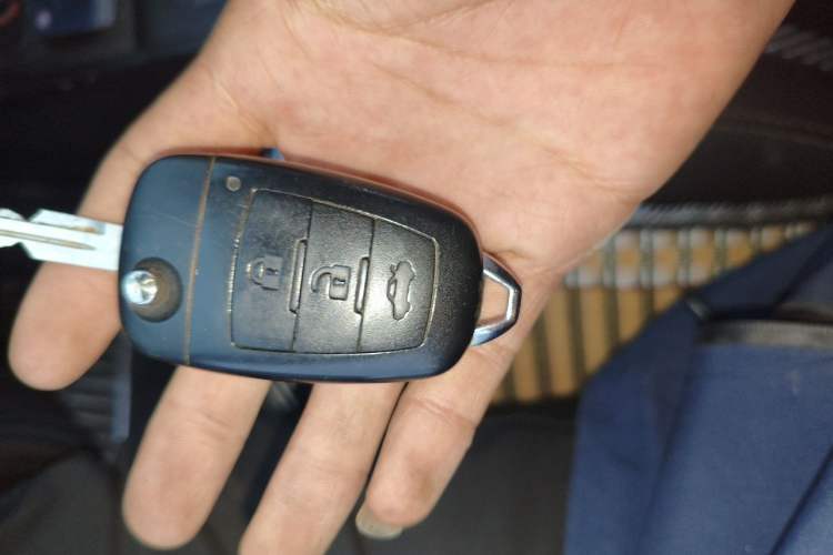 Used Bestune X80 2013 2.0L automatic luxury version Vehicle Key
