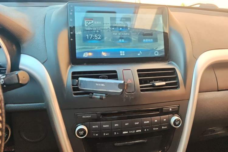 Used Bestune X80 2013 2.0L automatic luxury version Audio And AC Panel