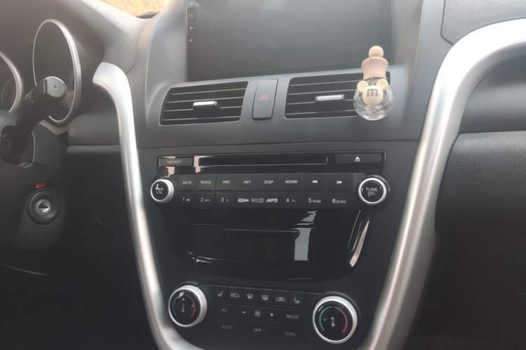 Used Bestune X80 2013 2.0L manual luxury version Audio And AC Panel