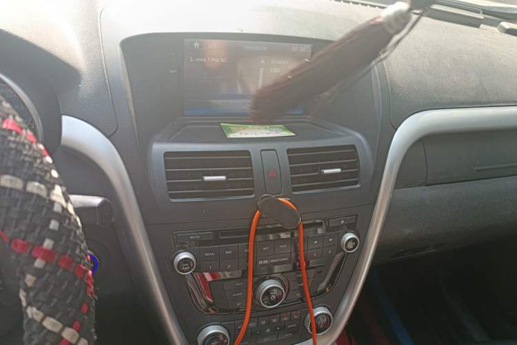 Used Bestune X80 2013 2.0L automatic luxury version Audio And AC Panel