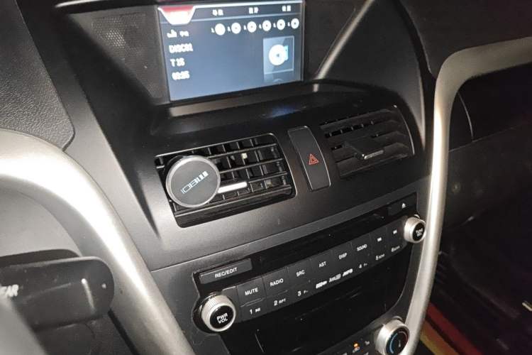 Used Bestune X80 2013 2.0L manual luxury version Audio And AC Panel