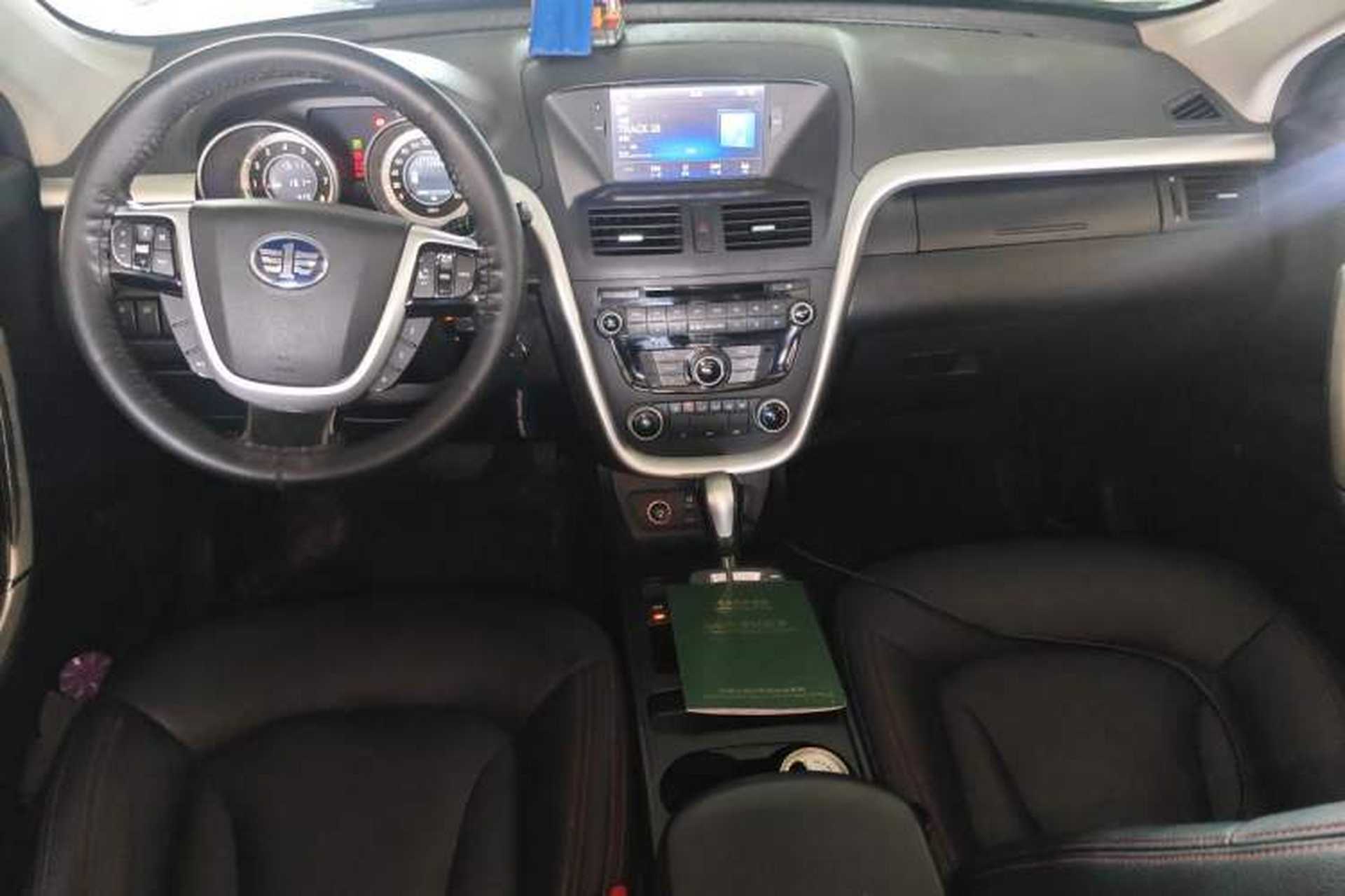 Used Bestune X80 2013 2.0L automatic comfort version Center Console