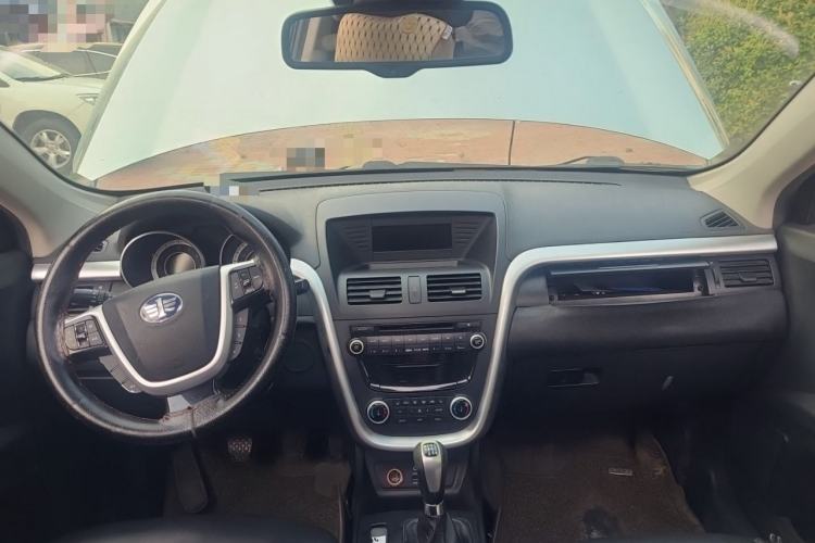 Used Bestune X80 2013 2.0L manual luxury version Center Console