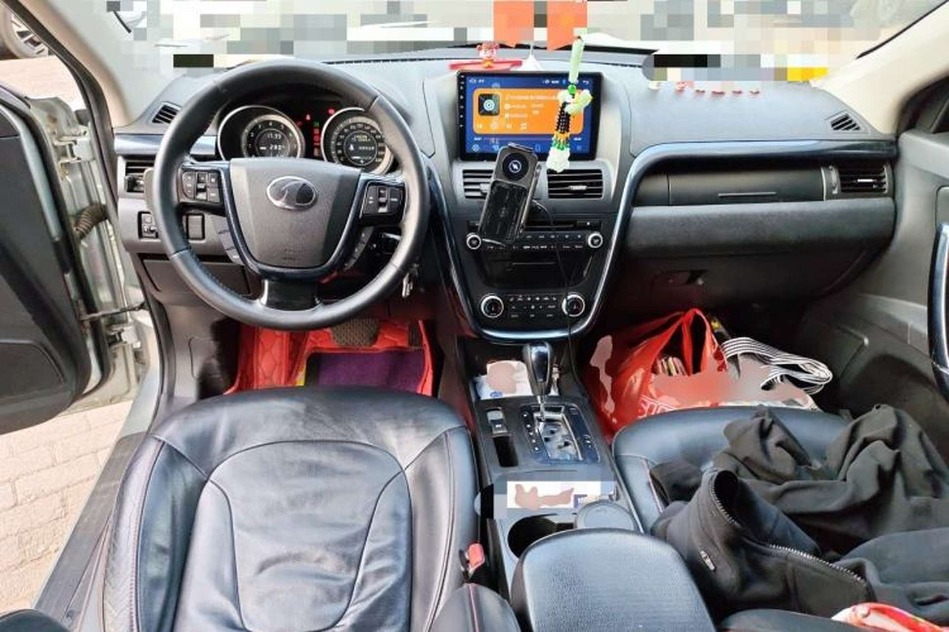Used Bestune X80 2013 2.3L automatic luxury version Center Console