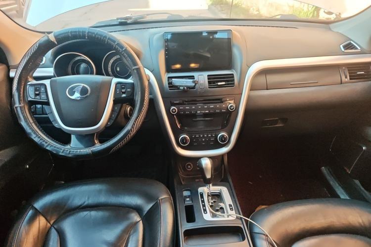 Used Bestune X80 2013 2.0L automatic luxury version Center Console