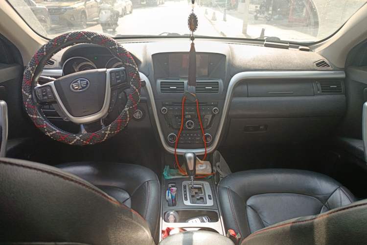 Used Bestune X80 2013 2.0L automatic luxury version Center Console