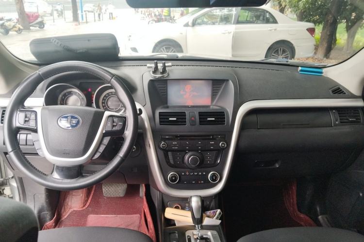 Used Bestune X80 2013 2.0L automatic comfort version Center Console