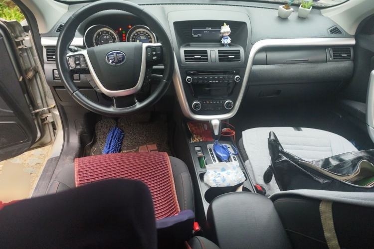 Used Bestune X80 2013 2.0L automatic comfort version Center Console