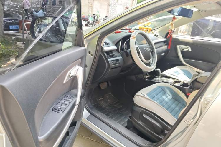 Used Bestune X80 2013 2.0L automatic comfort version Driver Seat