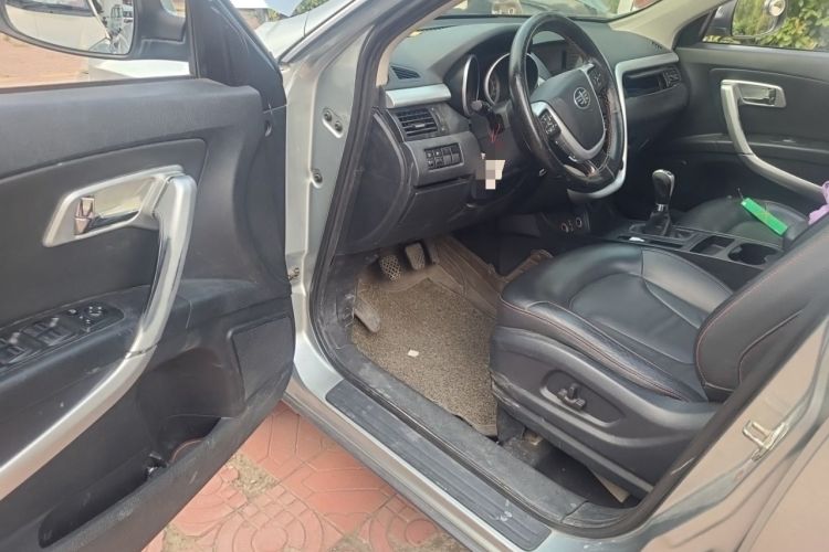 Used Bestune X80 2013 2.0L manual luxury version Driver Seat