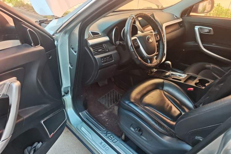Used Bestune X80 2013 2.0L automatic luxury version Driver Seat