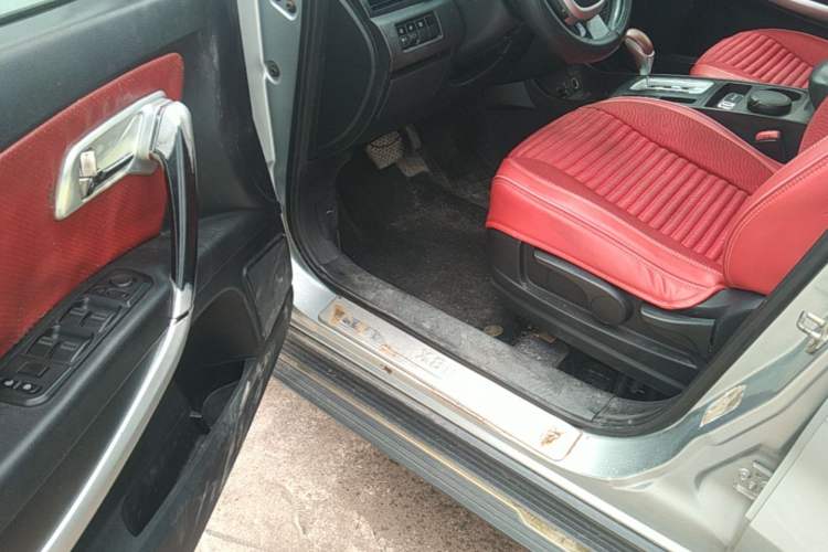Used Bestune X80 2013 2.0L automatic comfort version Driver Seat