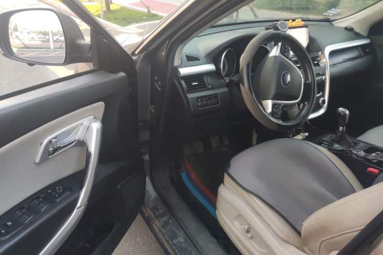 Used Bestune X80 2013 2.0L manual luxury version Driver Seat