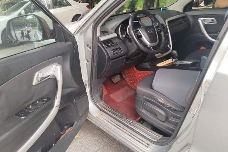 Used Bestune X80 2013 2.0L automatic comfort version Driver Seat