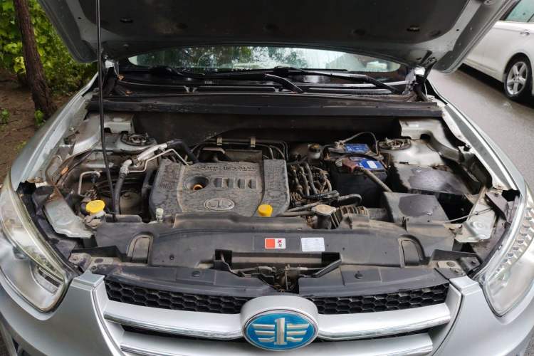 Used Bestune X80 2013 2.0L automatic luxury version Engine Bay