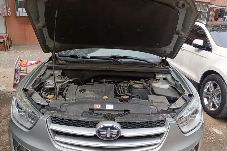 Used Bestune X80 2013 2.0L automatic comfort version Engine Bay