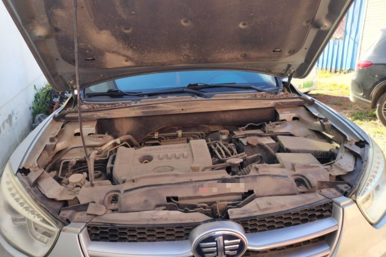Used Bestune X80 2013 2.0L manual luxury version Engine Bay