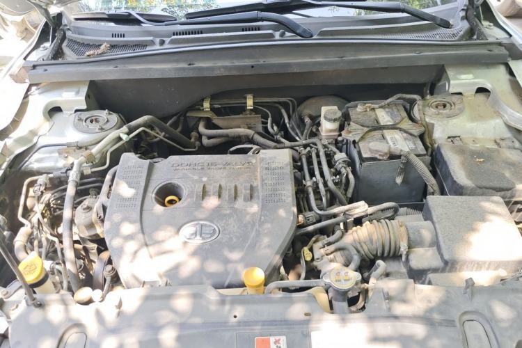 Used Bestune X80 2013 2.0L automatic comfort version Engine Bay
