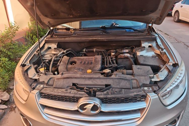Used Bestune X80 2013 2.0L automatic luxury version Engine Bay