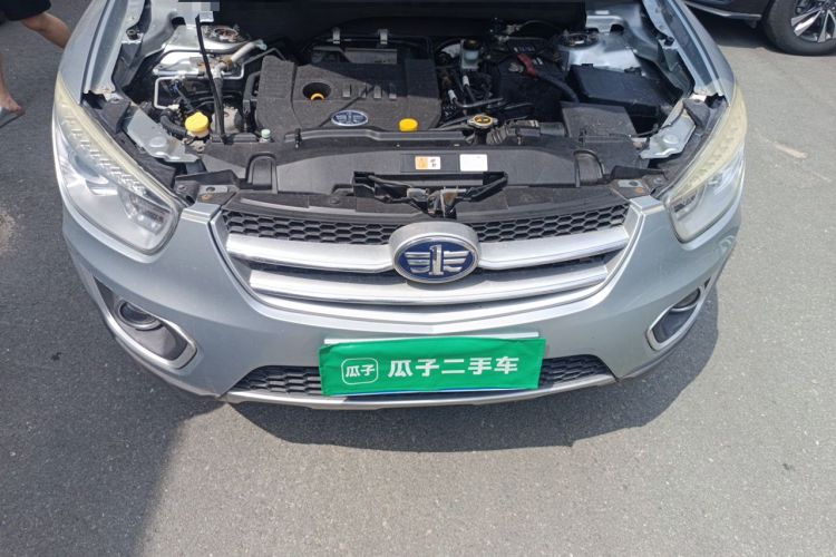 Used Bestune X80 2013 2.0L automatic comfort version Engine Bay