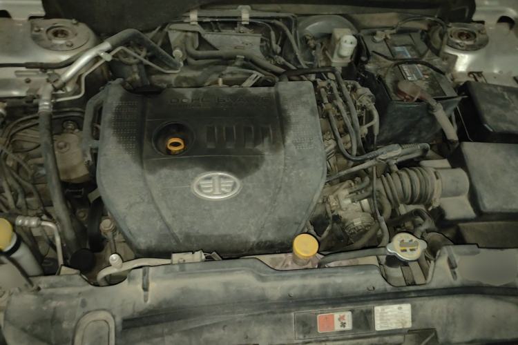 Used Bestune X80 2013 2.0L automatic luxury version Engine Bay