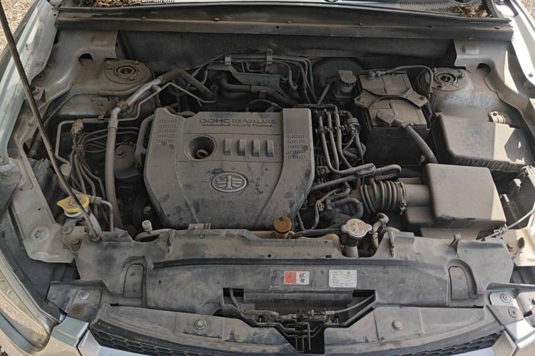 Used Bestune X80 2013 2.0L automatic luxury version Engine Bay