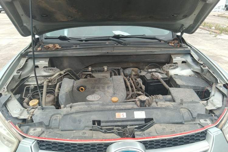 Used Bestune X80 2013 2.0L automatic comfort version Engine Bay
