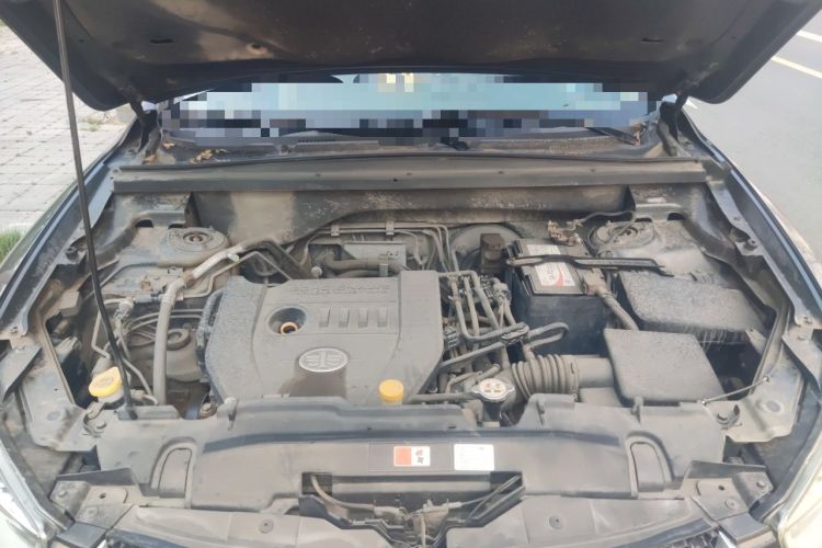 Used Bestune X80 2013 2.0L manual luxury version Engine Bay