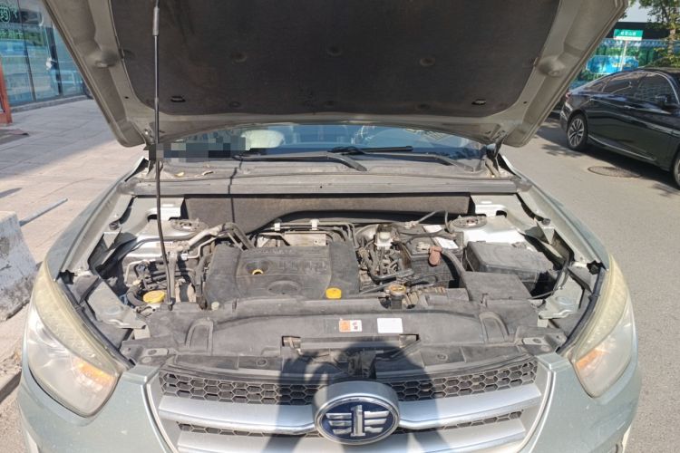 Used Bestune X80 2013 2.0L automatic luxury version Engine Bay