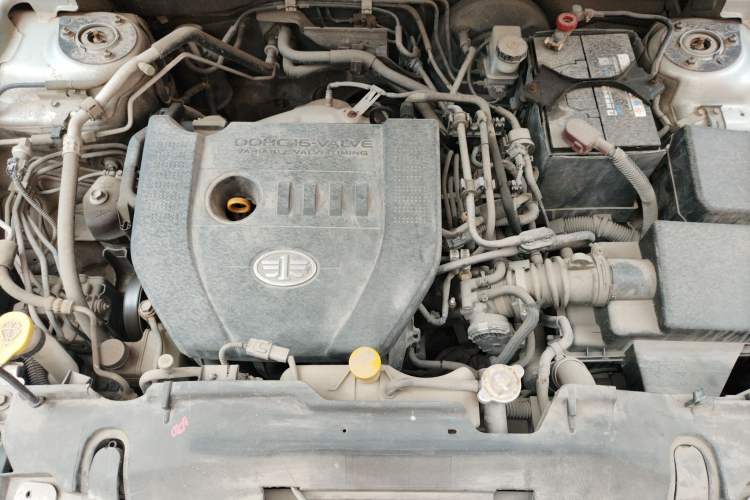Used Bestune X80 2013 2.0L automatic comfort version Engine Bay
