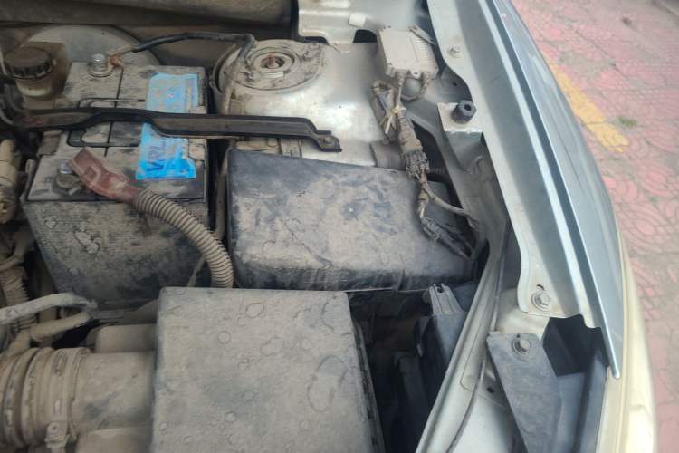 Used Bestune X80 2013 2.0L manual luxury version Engine Bay Left