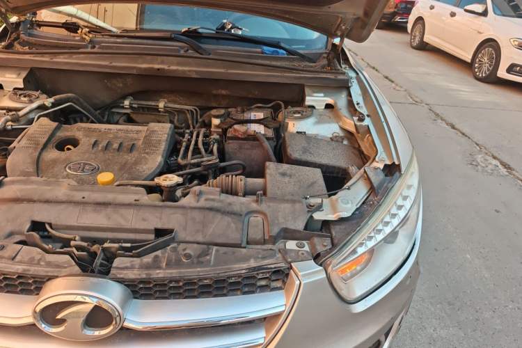 Used Bestune X80 2013 2.0L automatic luxury version Engine Bay Left