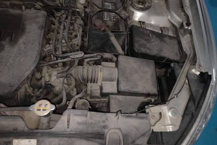 Used Bestune X80 2013 2.0L automatic luxury version Engine Bay Left