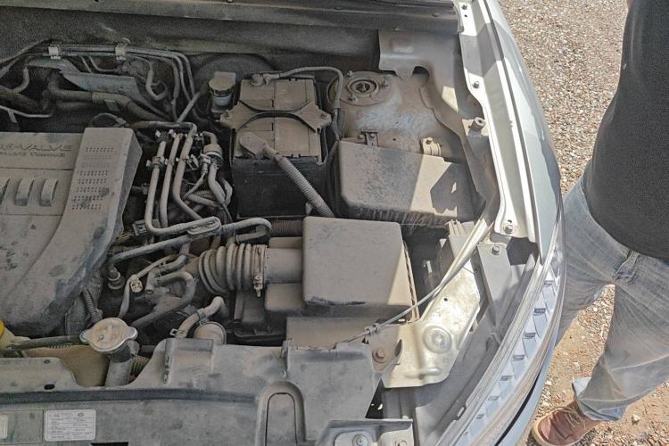 Used Bestune X80 2013 2.0L automatic luxury version Engine Bay Left