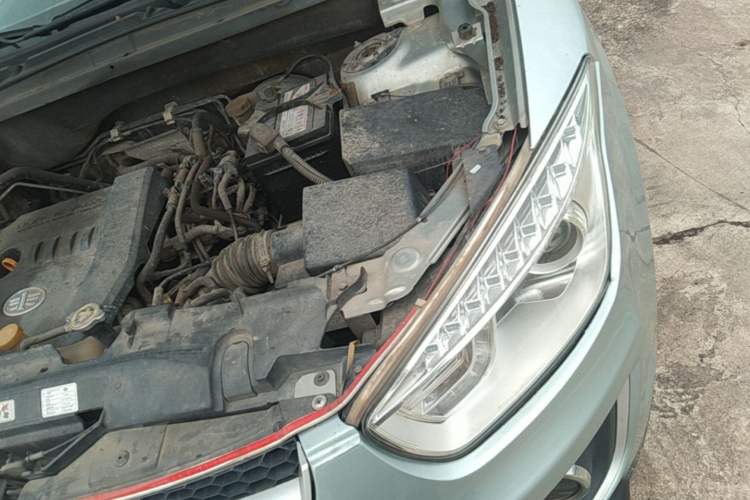 Used Bestune X80 2013 2.0L automatic comfort version Engine Bay Left