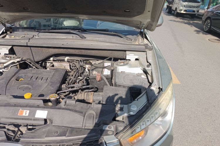 Used Bestune X80 2013 2.0L automatic luxury version Engine Bay Left