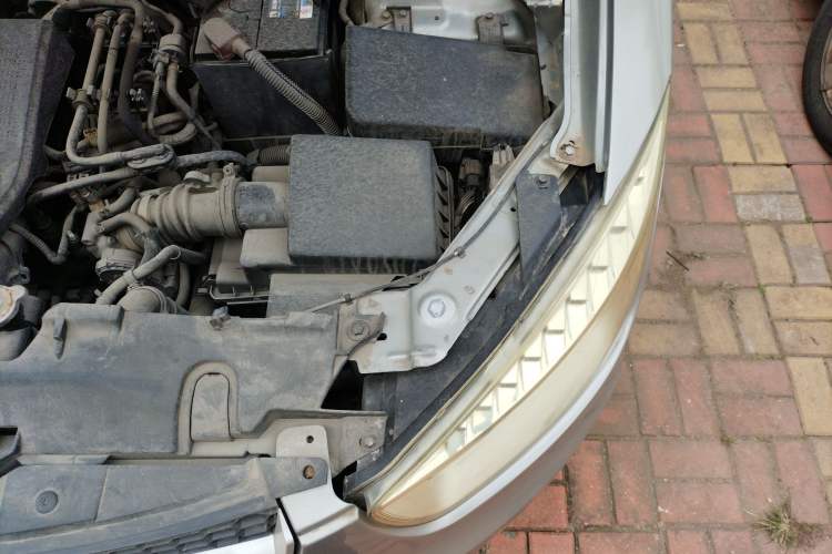 Used Bestune X80 2013 2.0L automatic comfort version Engine Bay Left
