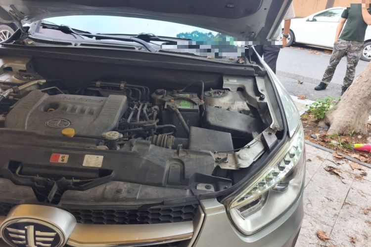 Used Bestune X80 2013 2.0L automatic luxury version Engine Bay Left