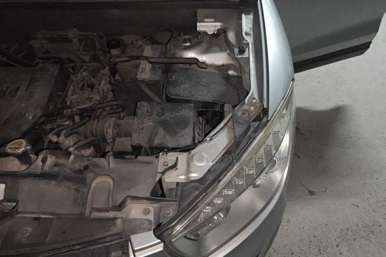Used Bestune X80 2013 2.0L manual luxury version Engine Bay Left
