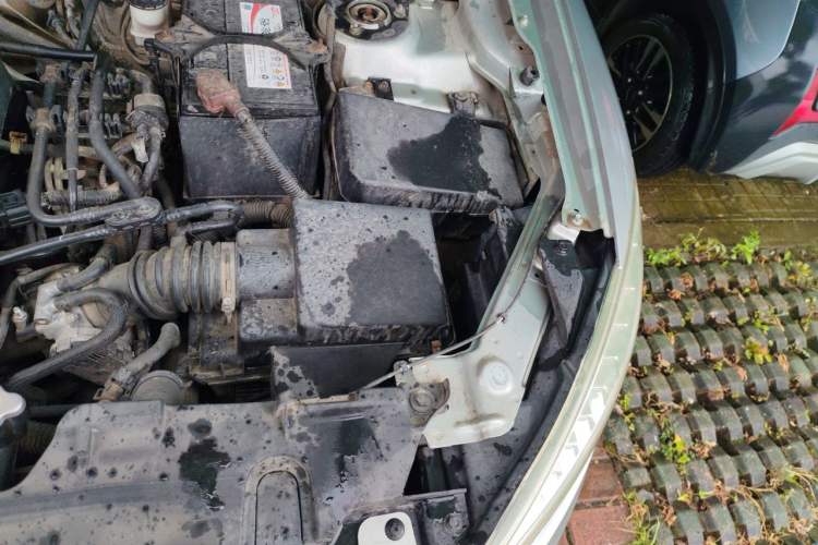 Used Bestune X80 2013 2.0L automatic luxury version Engine Bay Left