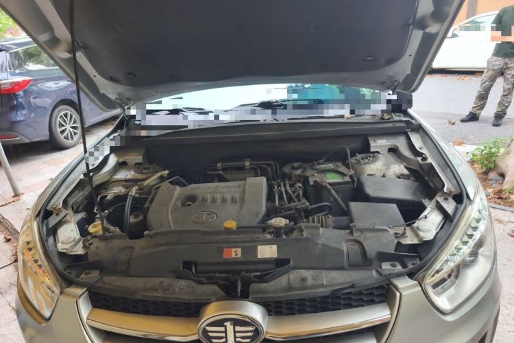 Used Bestune X80 2013 2.0L automatic luxury version Engine Bay
