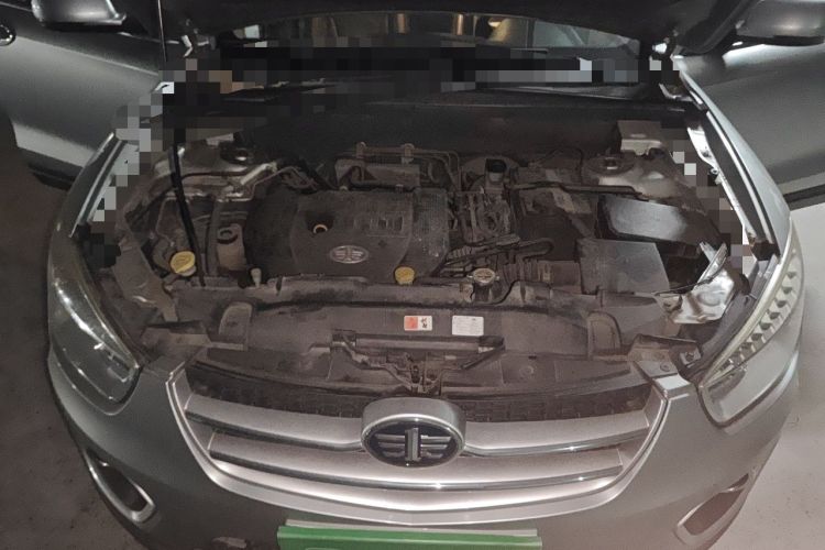 Used Bestune X80 2013 2.0L manual luxury version Engine Bay