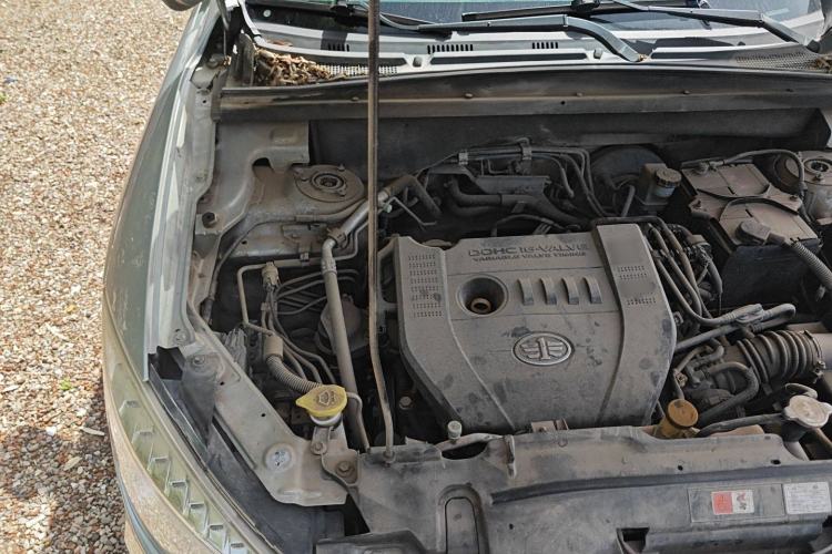 Used Bestune X80 2013 2.0L automatic luxury version Engine Bay Right