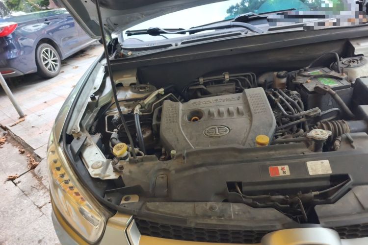 Used Bestune X80 2013 2.0L automatic luxury version Engine Bay Right