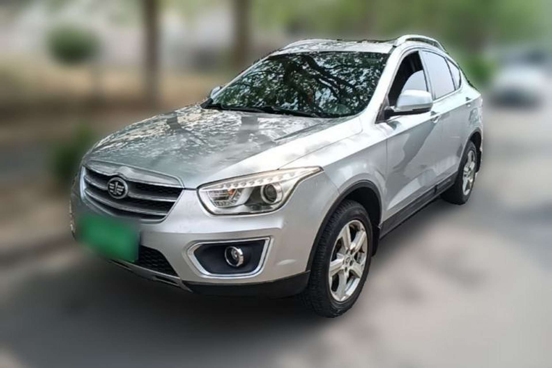 Used Bestune X80 2013 2.0L automatic comfort version Front Left 45 Deg