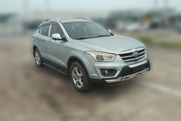 Used Bestune X80 2013 2.0L automatic comfort version Front Right 45 Deg
