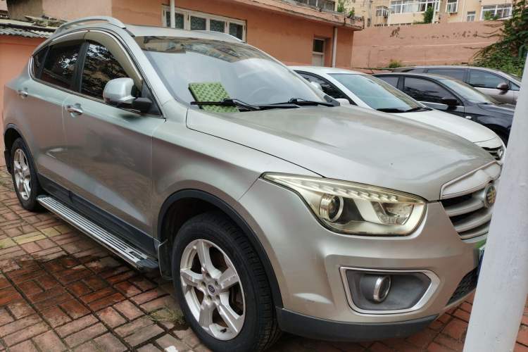 Used Bestune X80 2013 2.0L automatic comfort version Front Right 45 Deg