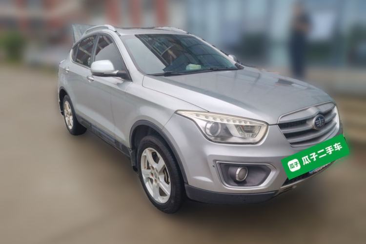 Used Bestune X80 2013 2.0L automatic luxury version Front Right 45 Deg