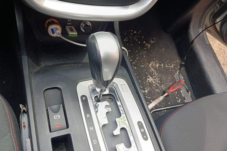 Used Bestune X80 2013 2.0L automatic comfort version Gear Lever